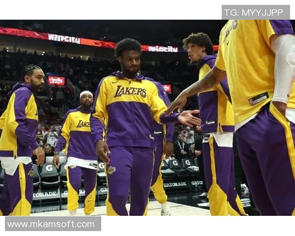 开拓者与湖人激战8月25日球迷期待精彩对决与历史交锋